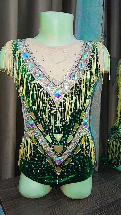 Новый купальник для  гимнастики на 9'10лет.можно в прокат