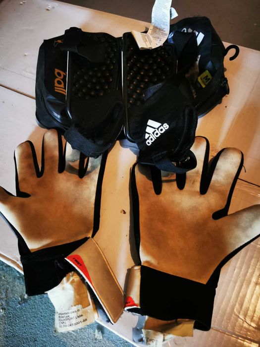 Ръкавици и кори за вратав