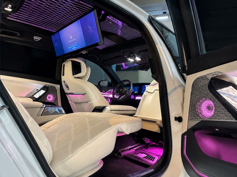 Bmw Seria 7 740d X-drive 2025  Faruri Swvarovski   TV,  B&W Diamond, Sky Lounge, Scaun Spate Vip, Iconic Glow, Masaj, Ventilatie Jante 21 USI ELETRICE