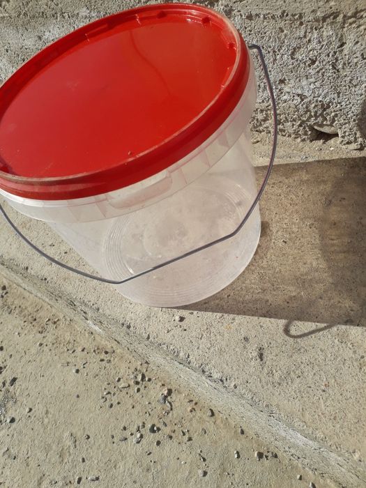 Ведро пластиковый с крышкой