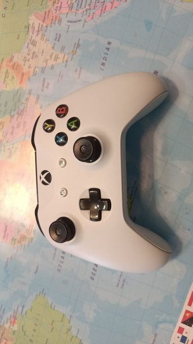 Vand X-box One S 1 TB plus 13 jocuri