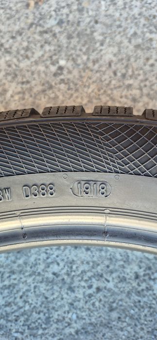 4 anvelope iarna ca si noi Continental 195/55/20.Pretul este pe bucata