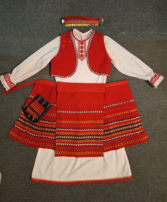 Народна носия 5-9 г. - 90 €