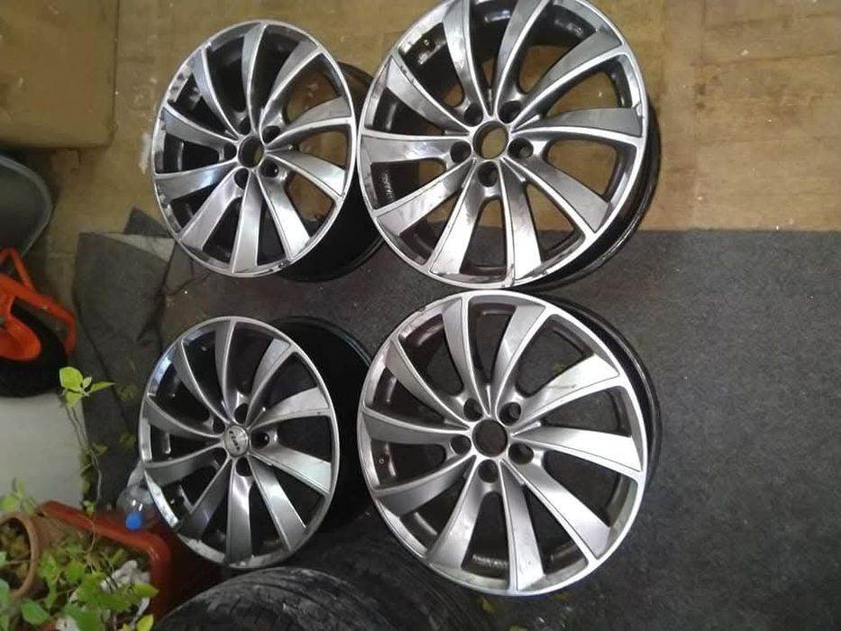 Vând jante aluminiu pe 18.