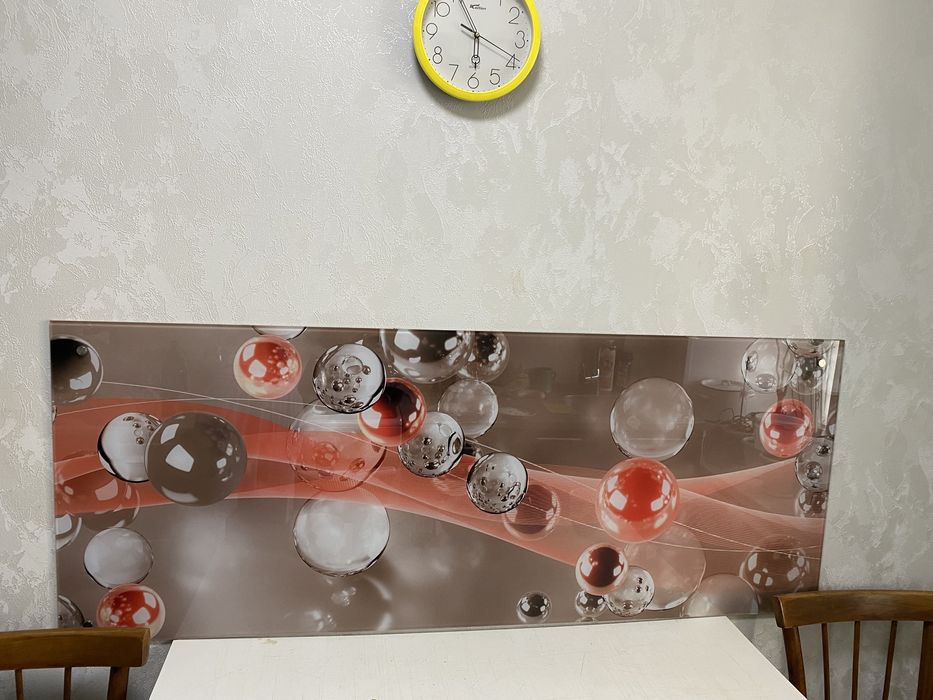 Фартук над кухонным столом. Срочно!