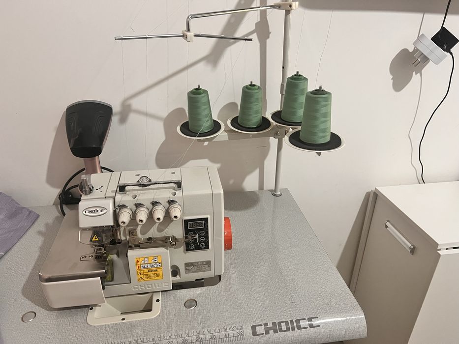 Продается аверлок и Промышленная машина