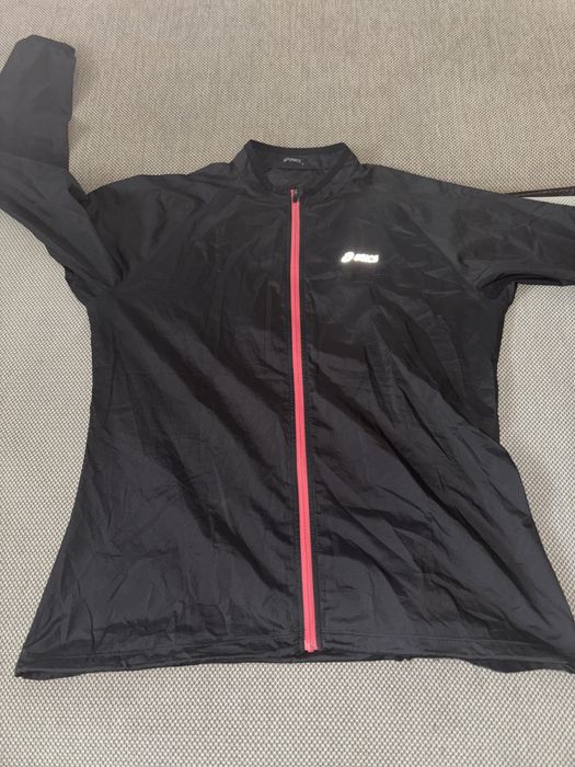 Дамски ветровки Nike и Asics