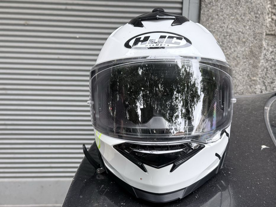 Продава се каска нова HJC