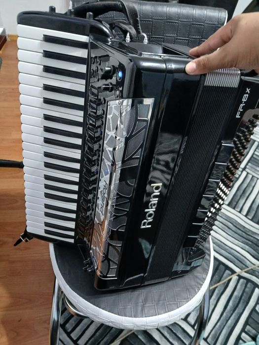 Vând roland fr8x
