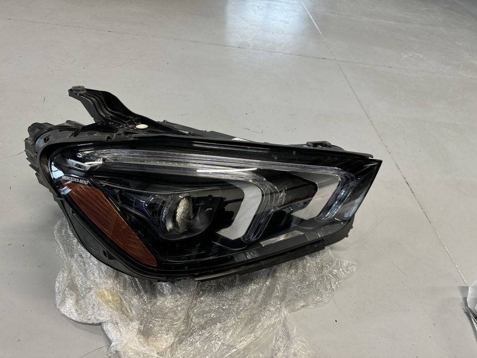 Десен фар за Mecedes W167 комплект с модоли