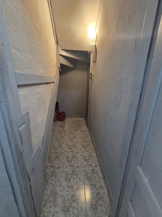 Етаж от къща гр.Кюстендил на алеята