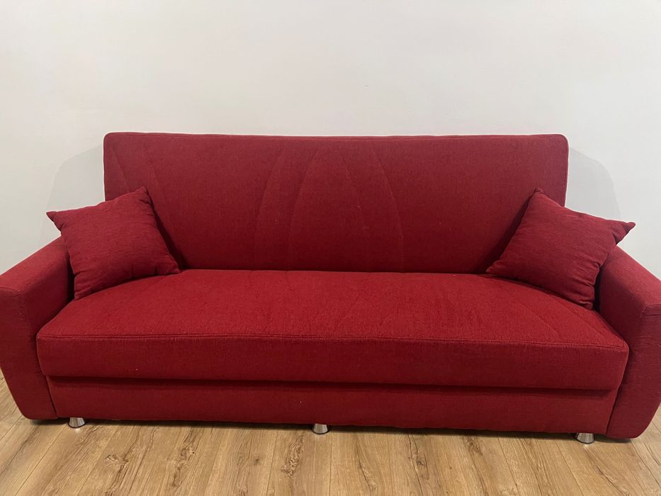 Vând canapea extensibilă, culoare roșu bordo, stare foarte bună