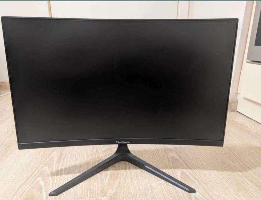 Продавам геймърски монитор ViewSonic VX2418C