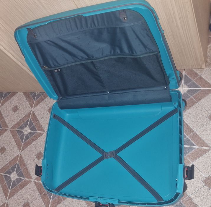 Продава се Голям Куфар Roncato-Размер 75/52 /22 см