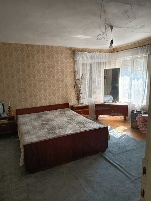 Масивна къща в с.Бръшлен
