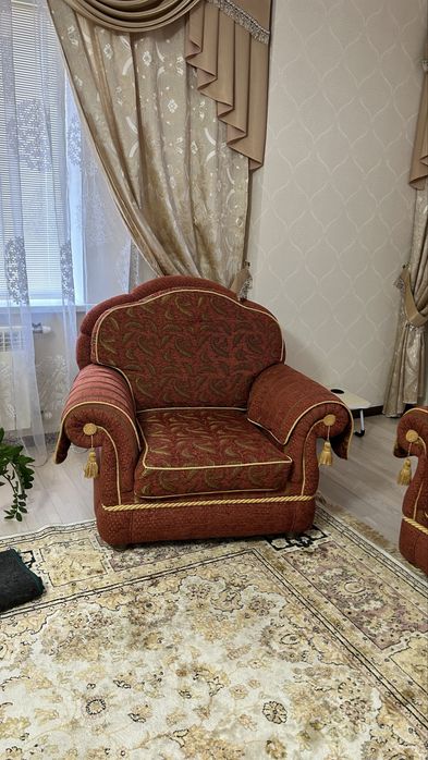Продам диван и два кресла