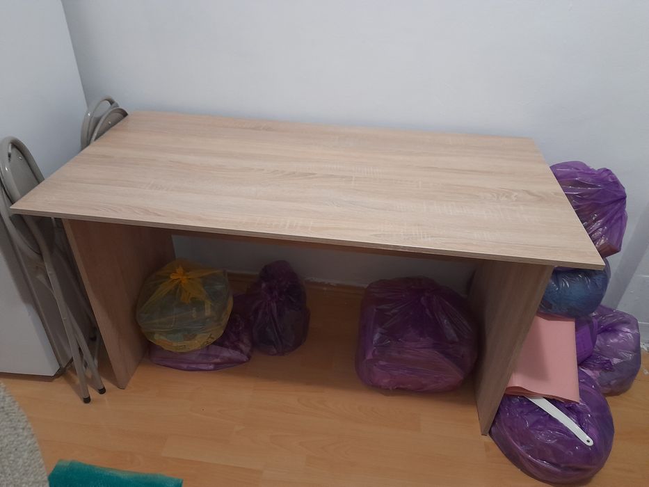 Vand masa tip birou si aspirator