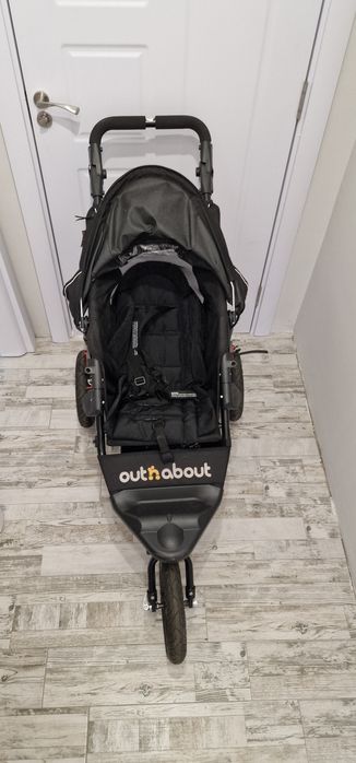 Out n about количка