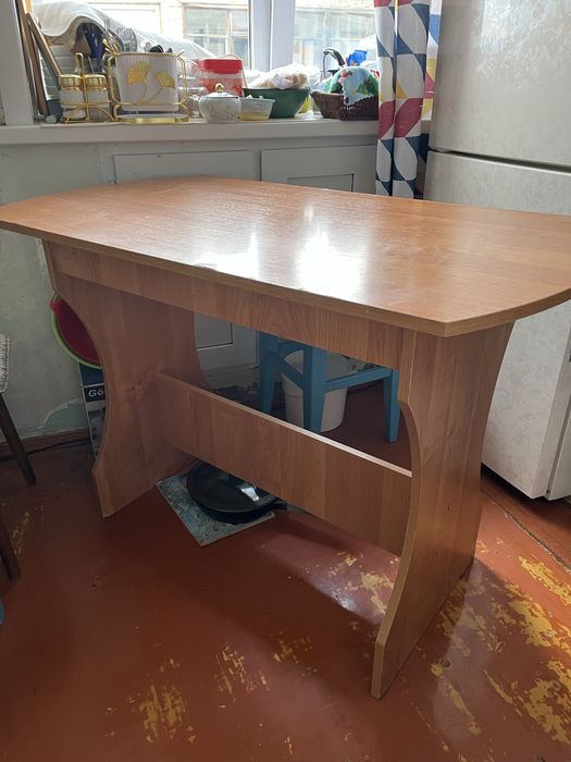 Продам стол срочно