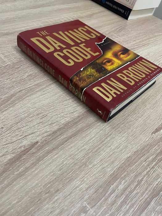 Книга The Da Vinci Code на английском языке