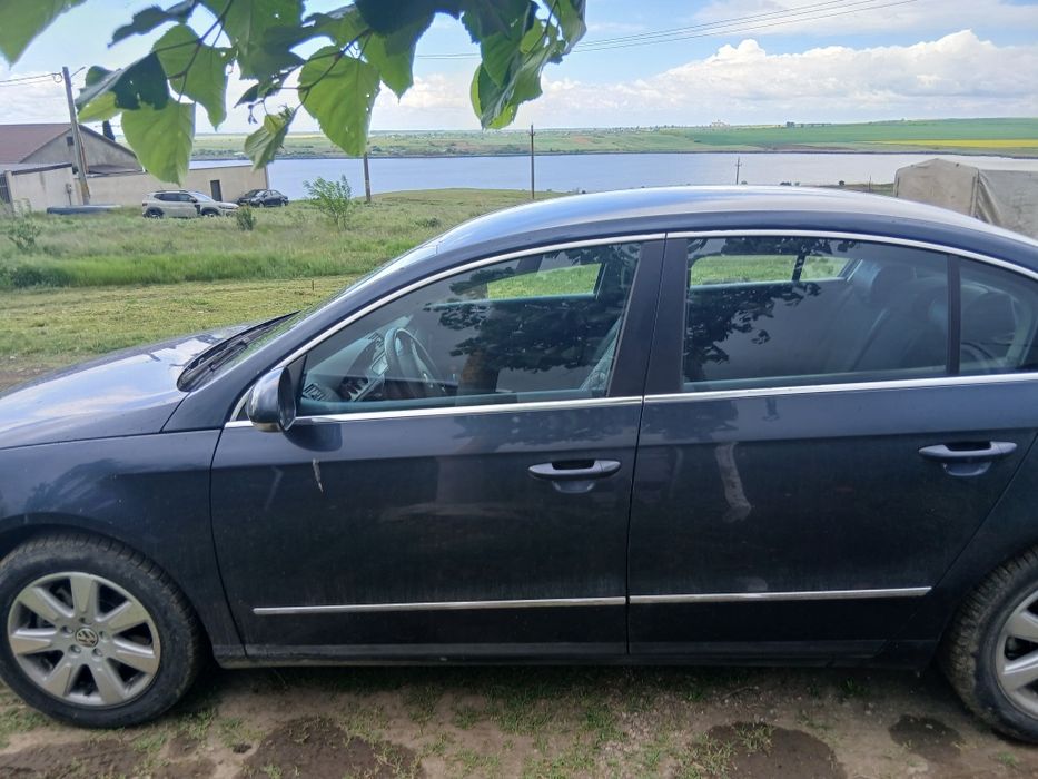 Vând Volkswagen Passat