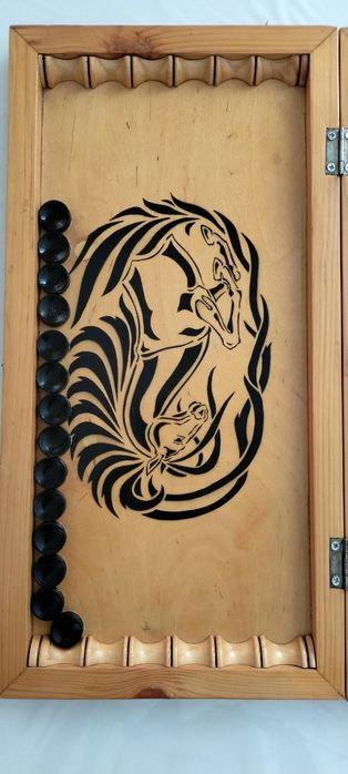 Деревянная доска для игры шахматы