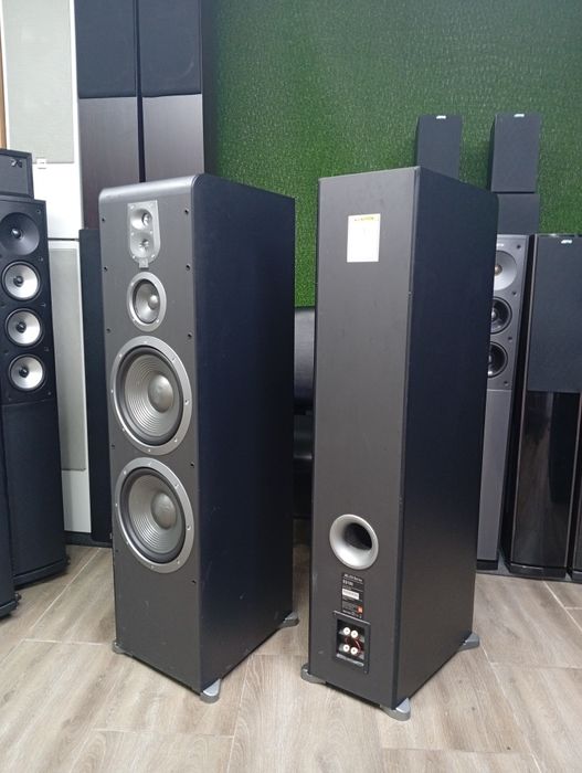 Флагмана от серията JBL ES-100