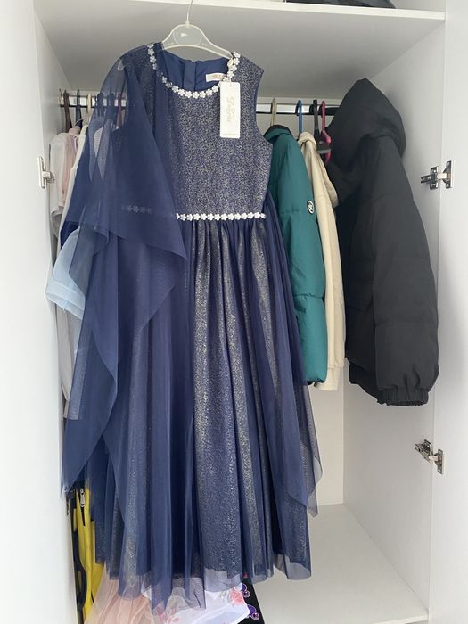 Продам новые платья