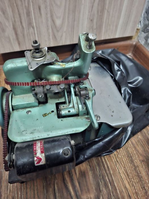 Оверлок швейная машинка