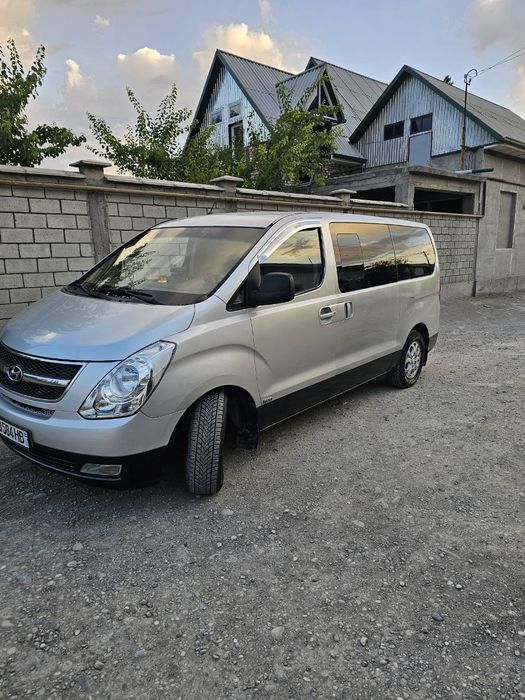 Hyundai Starex .