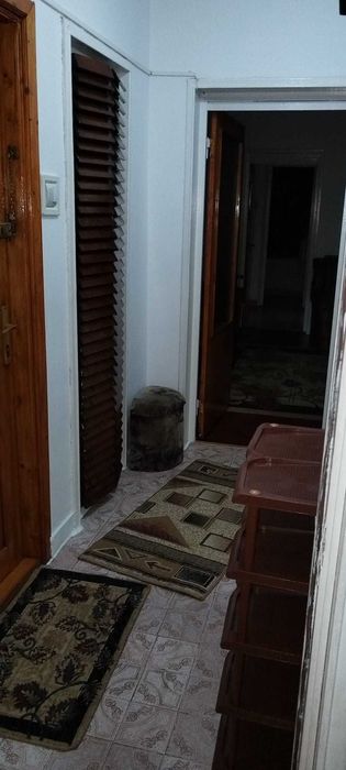 Închiriez apartament 3 camere