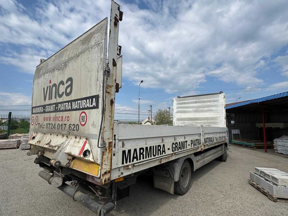 Utilitară Mercedes-Benz Atego 815 cu trapă hidraulică