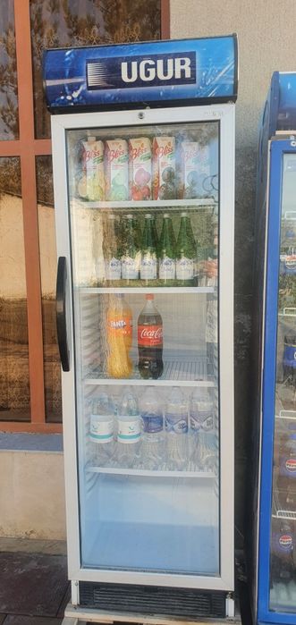 Холодильник витрина сотилади