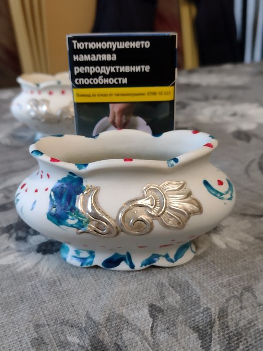 Керамични , гипсови съдове със сребърни орнаменти