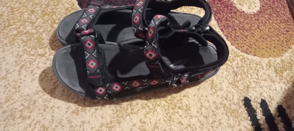 Sandale marimea 40