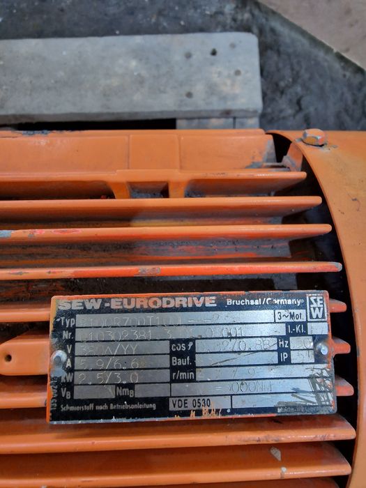 Мотор- Редуктор SEW-Eurodrive R100R70DT100L