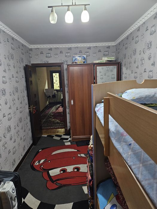 Продам 2/2/4 м. Космонавтов