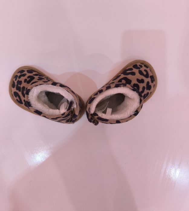 Чисто нови бебешки боти HM