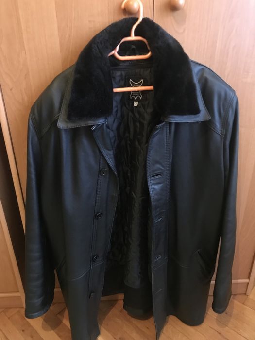 Vand geaca din piele “ noua”