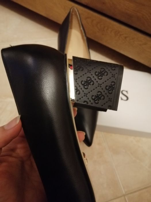 Нови дамски обувки естествена кожа Guess