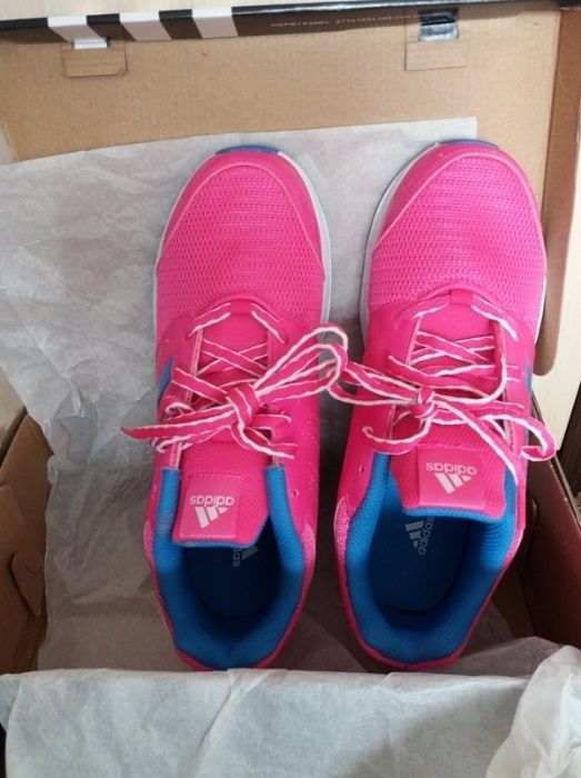 ADIDAS чисто нови оригинални маратонки - номер 38,5