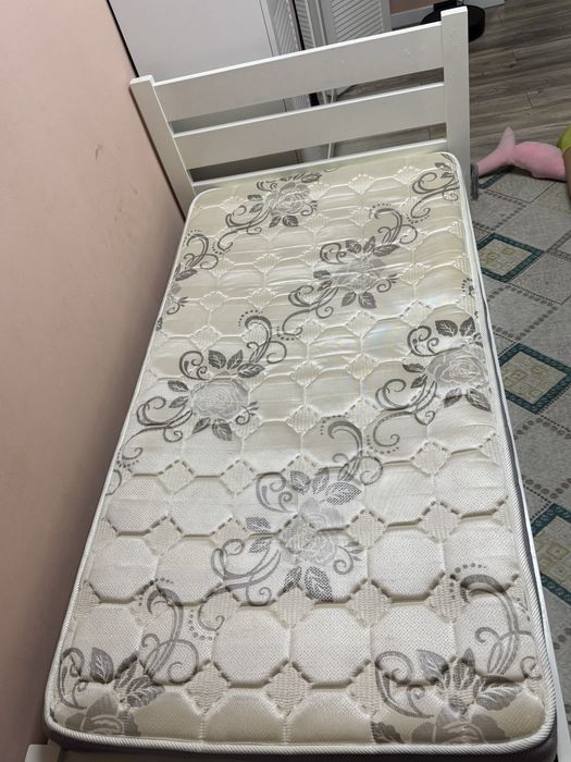 Продам кровать Икеа с матрасом 170х90