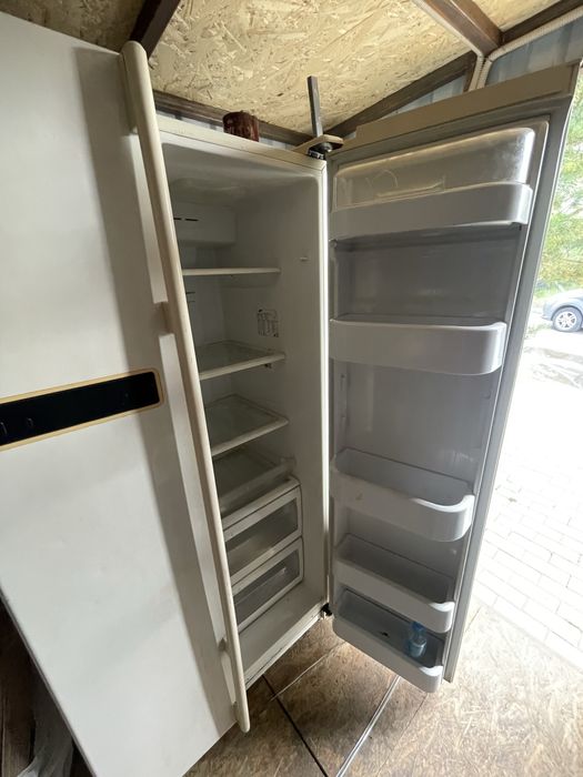 Холодильник Samsung двухдверный