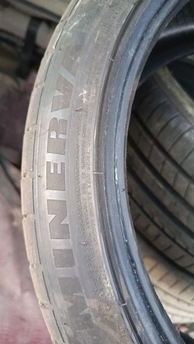 Minerva 215/40/18 летние.