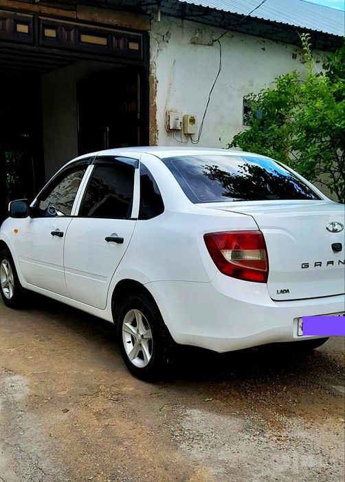 Lada Granta Sotiladi.