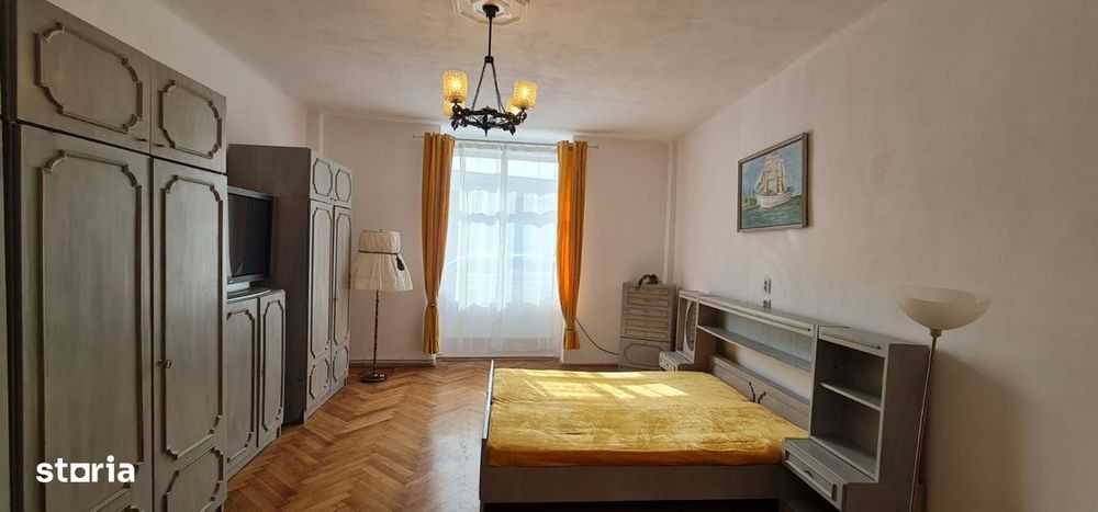 Vand apartament la casa , 2 camere , zona centrala