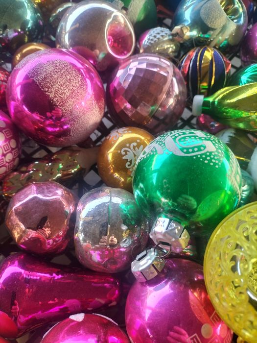 Продаётся ёлочные игрушки