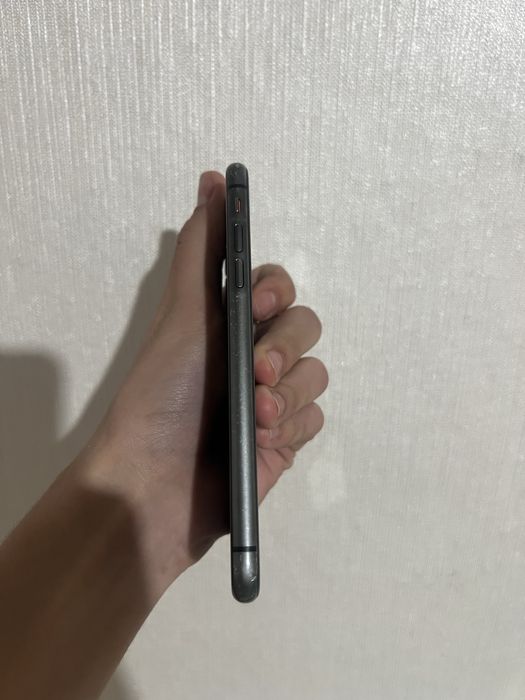 iPhone 11 в хорошем состоянии