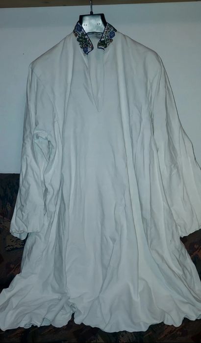 Cămașă/ ie /rochie tradițională cusuta manual cu margele