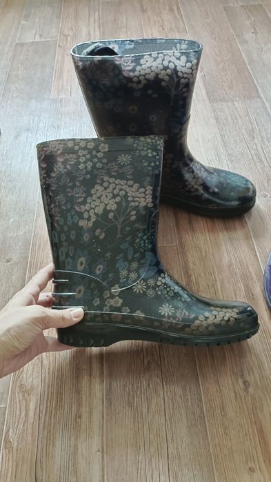 Продам обувь боти